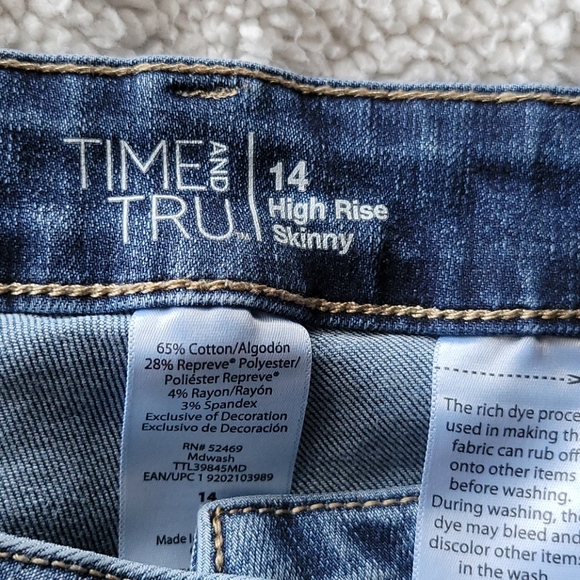 Jeans - Picture 2 of 3